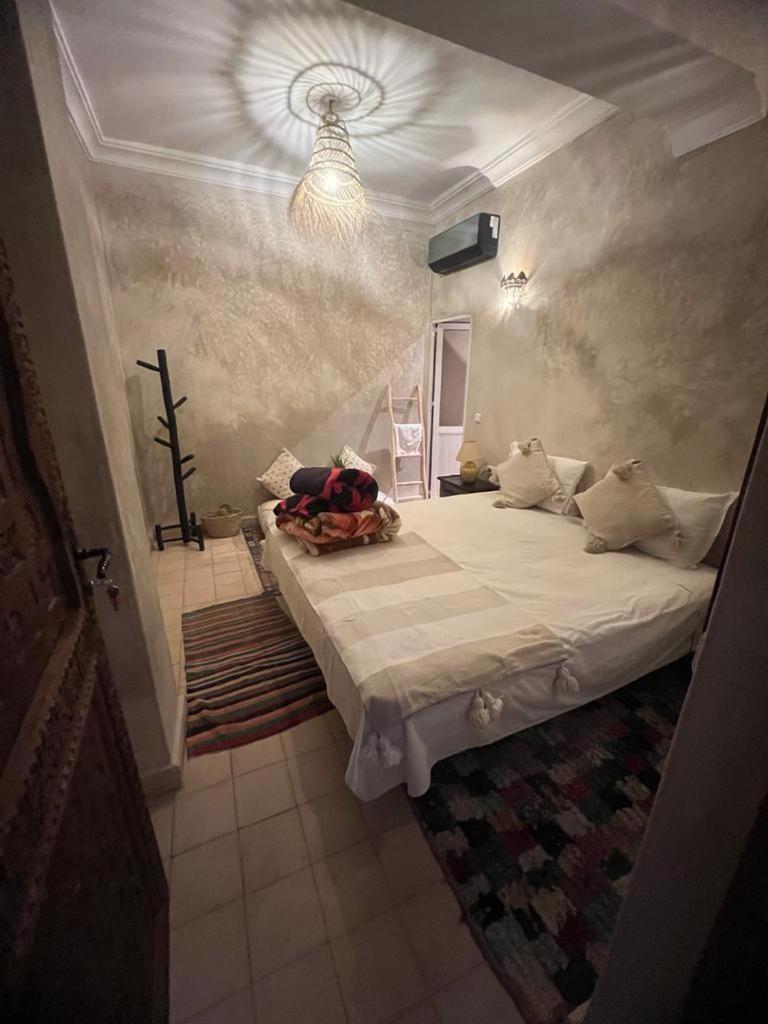 Riad La Rose Des Sables Marrakesh Bagian luar foto