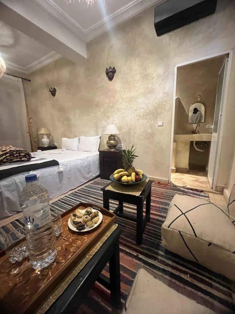 Riad La Rose Des Sables Marrakesh Bagian luar foto