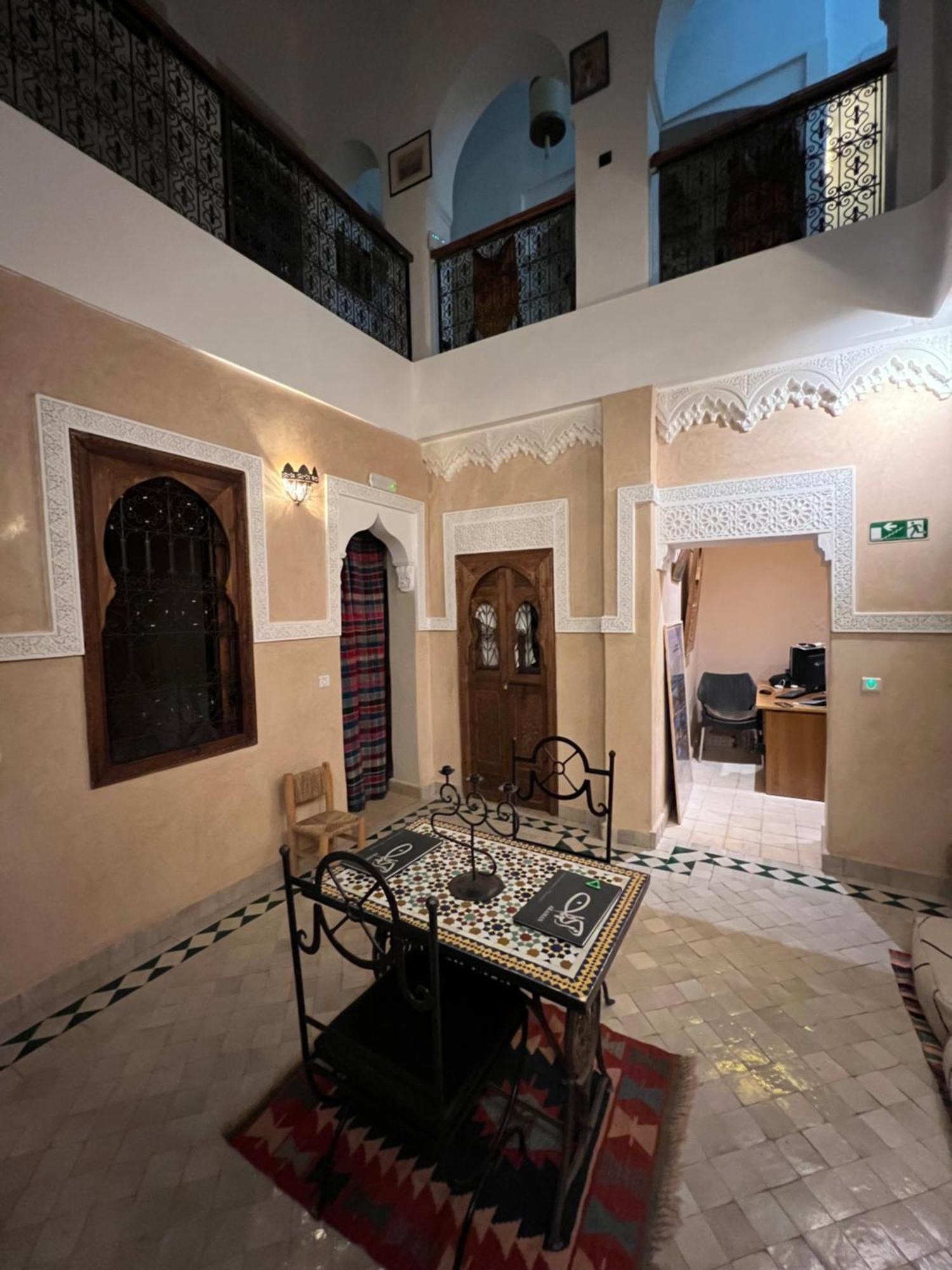 Riad La Rose Des Sables Marrakesh Bagian luar foto